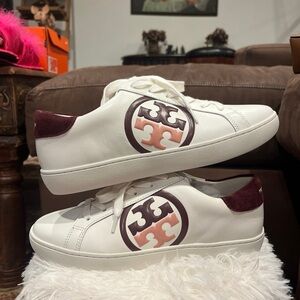 White Sneakers with Burgundy Logo